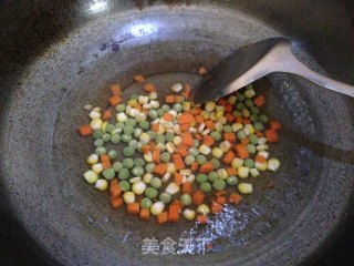 番茄酱菠萝炒饭的做法步骤：2