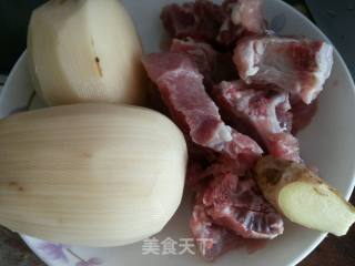 藕炖排骨的做法步骤：1