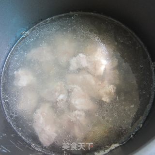 花生排骨汤的做法步骤：4
