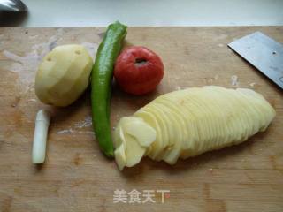 家常土豆丝的做法步骤：1