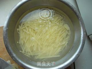 家常土豆丝的做法步骤：2