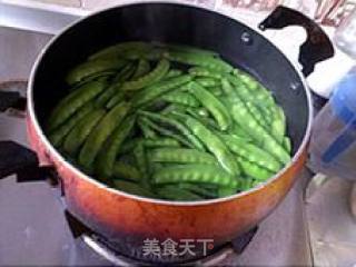 脆炒荷兰豆的做法步骤：1