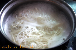 沙拉汁拌面的做法步骤：5