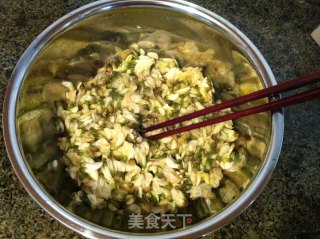 煎槐花饼的做法步骤：4