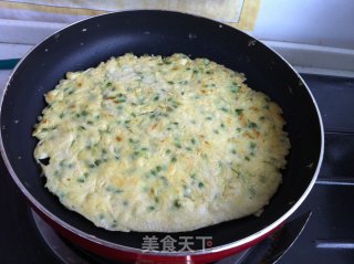 煎槐花饼的做法步骤：8
