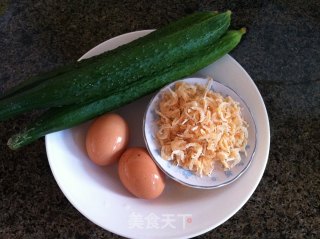 鸡蛋虾皮翡翠饺子的做法步骤：2