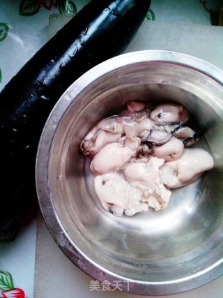 蒜蓉牡蛎烤茄子的做法步骤：1