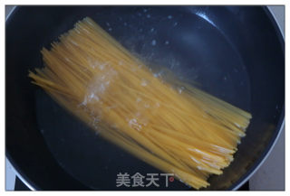 茄汁土豆泥意面的做法步骤：2