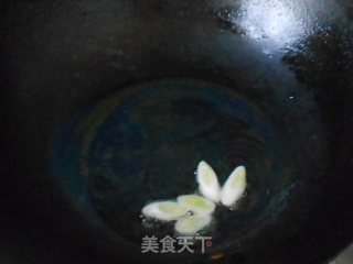 蒲公英炒鸡蛋的做法步骤：2
