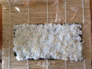 夏季无油烟凉爽晚餐——家庭版简易加州卷的做法步骤：4
