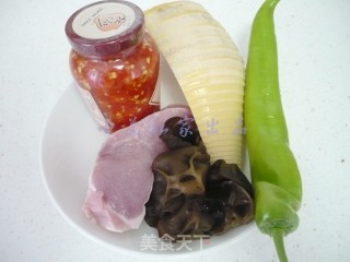 鱼香肉丝的做法步骤：1