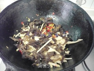 鱼香肉丝的做法步骤：10