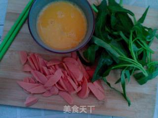 火腿肠鸡蛋面的做法步骤：2