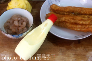 菠萝油条虾的做法步骤：1