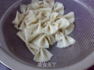 酸梅汤拌蝴蝶面的做法步骤：3