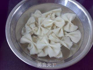 酸梅汤拌蝴蝶面的做法步骤：4