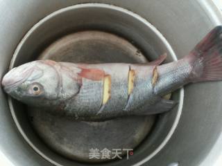 酸菜鲈鱼的做法步骤：2