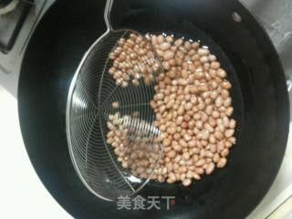 油炸花生米的做法步骤：4