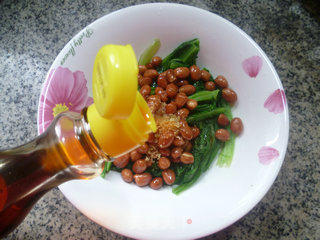 花生米拌油麦菜的做法步骤：11