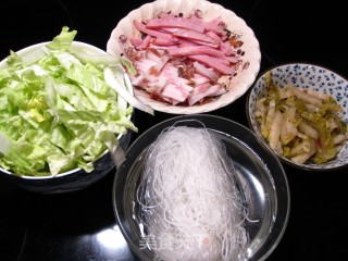 咸肉火腿白菜汤的做法步骤：1