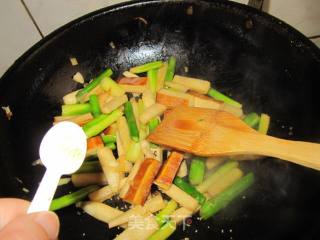 芦笋茭白炒豆干的做法步骤：15