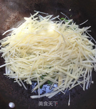 番茄酱土豆丝的做法步骤：5
