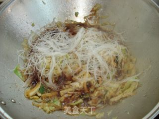 包菜炒粉丝的做法步骤：7