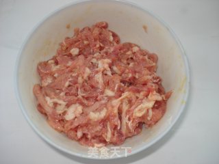 木耳炒肉丝的做法步骤：2
