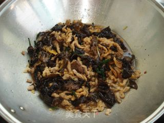 木耳炒肉丝的做法步骤：8