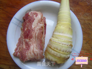 笋蒸培根的做法步骤：1