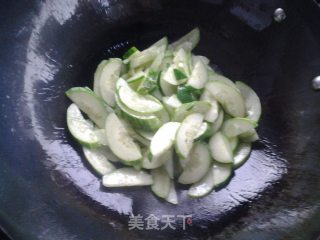 爆炒黄瓜的做法步骤：3