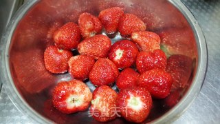 春日版草莓奶昔的做法步骤：4