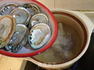 藏红花鲍鱼鸡汤的做法步骤：2