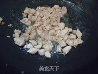 小朋友爱彩色----彩蔬炒鸡丁的做法步骤：4