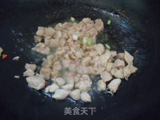 小朋友爱彩色----彩蔬炒鸡丁的做法步骤：5