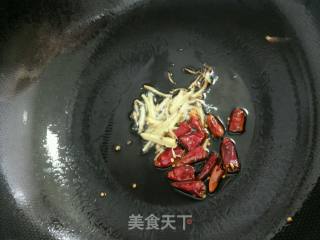 花甲芹菜烧鱿鱼的做法步骤：4