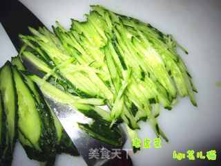 老虎菜(黄瓜 香菜 辣椒)的做法步骤：1