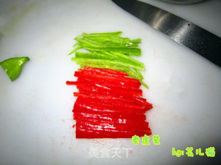 老虎菜(黄瓜 香菜 辣椒)的做法步骤：2