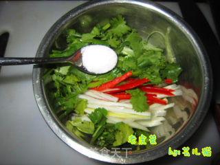 老虎菜(黄瓜 香菜 辣椒)的做法步骤：4