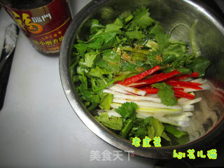 老虎菜(黄瓜 香菜 辣椒)的做法步骤：5