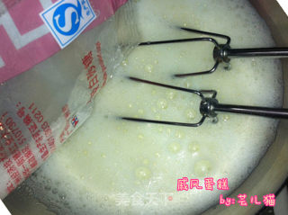 戚风蛋糕(8寸 5蛋 配方)的做法步骤：2