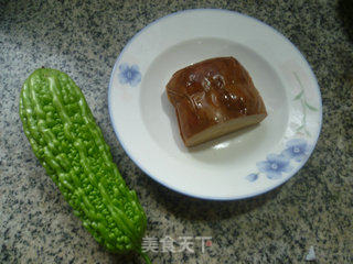 苦瓜炒素火腿的做法步骤：1