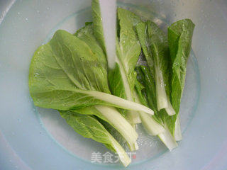 香菇小白菜鸡蛋汤的做法步骤：2