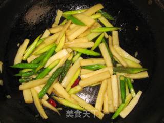 蚝油茭白炒芦笋的做法步骤：7