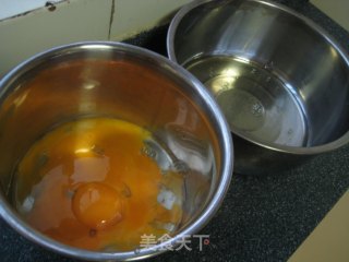 抹茶蜜豆蛋糕卷的做法步骤：1