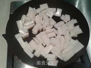 苔条炒年糕的做法步骤：1