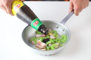 苦瓜炒肉片的做法步骤：4