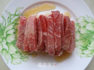 糖醋里脊的做法步骤：1