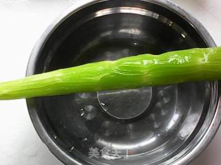 凉拌莴笋片的做法步骤：1
