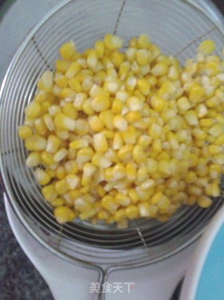 蛋黄焗玉米豌豆的做法步骤：1